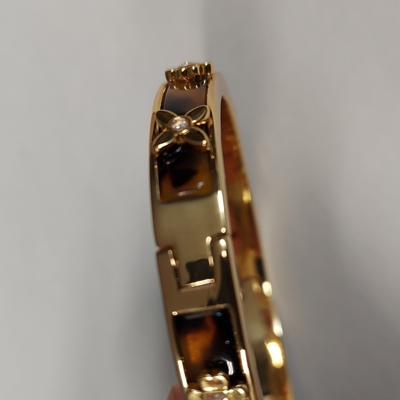 Kate Spade New York Breeze Along Hinged Bangle Bracelet - Picture 7 of 9